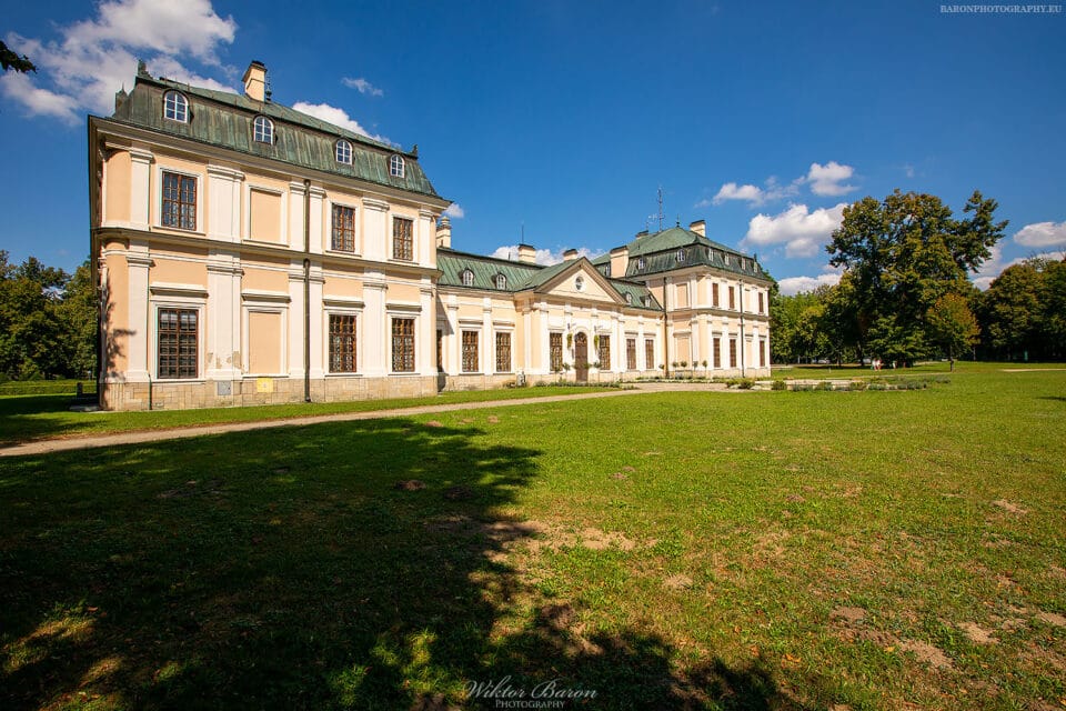 PAŁAC W SIENIAWIE