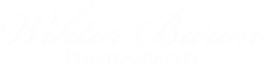 LOGO WIKTOR BARON FOTOGRAFIA BIAŁE