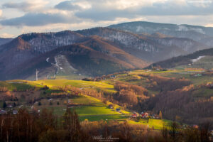 Widok na Radziejową z Woli Krąguleckiej