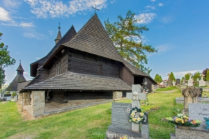 Drewniany gotycki kościółek z II połowy XV wieku. 